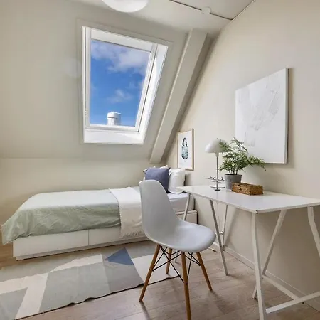 Top-floor Gem With Views Апартаменти Берген