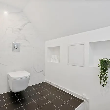Апартаменти Top-floor Gem With Views Берген