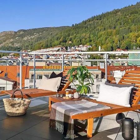 Апартаменти Top-floor Gem With Views *