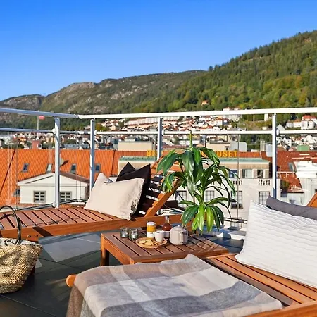 Top-floor Gem With Views Апартаменти *