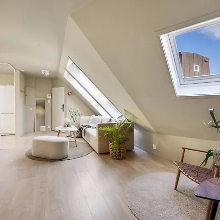 Апартаменти Top-floor Gem With Views *