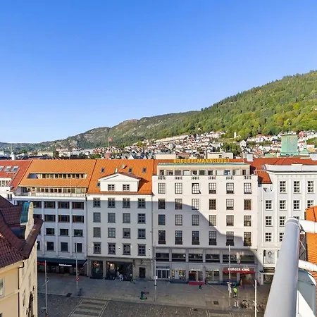 Top-floor Gem With Views Апартаменти *