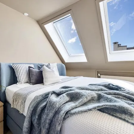Апартаменти Top-floor Gem With Views *