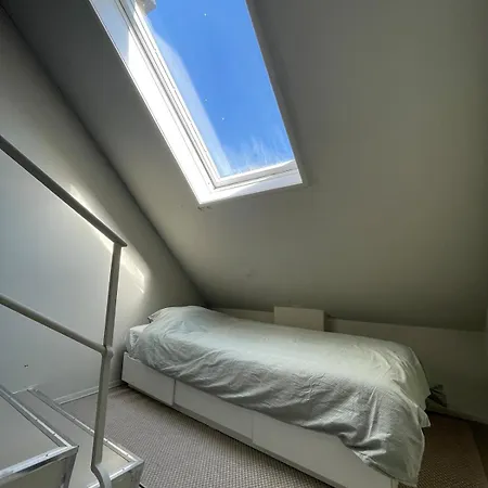 Top-floor Gem With Views Апартаменти