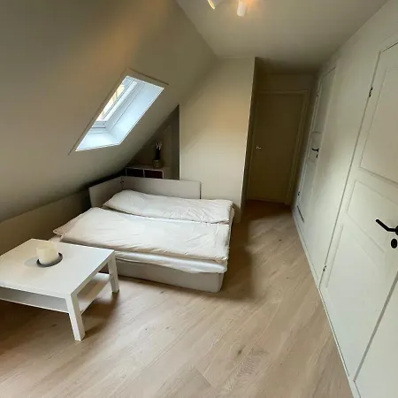 Апартаменти Top-floor Gem With Views *
